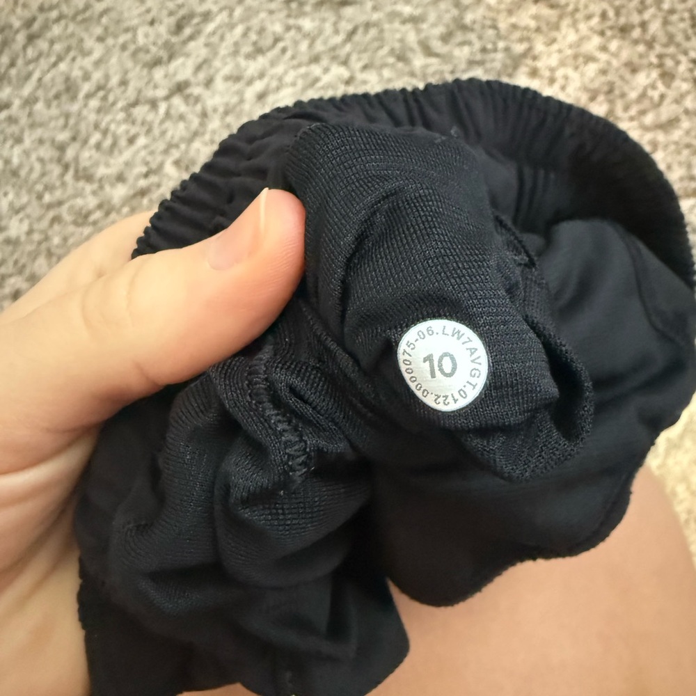 Hotty Hot Lululemon shorts low rise - Picture 3 of 3